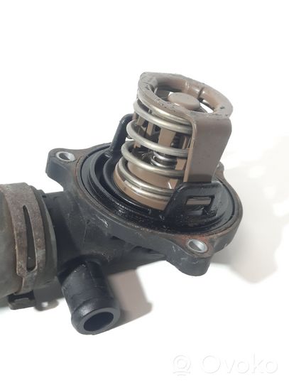 Audi A4 S4 B8 8K Termostaatin kotelo 059121111AA