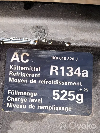 Volkswagen Golf V Jäähdyttimen kehyksen suojapaneeli 1K0010328J