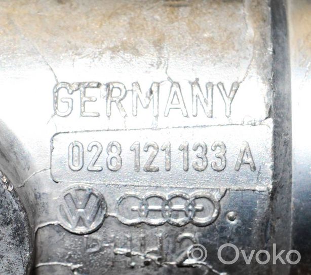 Audi 80 90 S2 B4 Moottorin vesijäähdytyksen putki/letku 028121133A