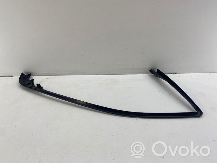 Mercedes-Benz C W203 Moulure de vitre de la porte avant A2037250271