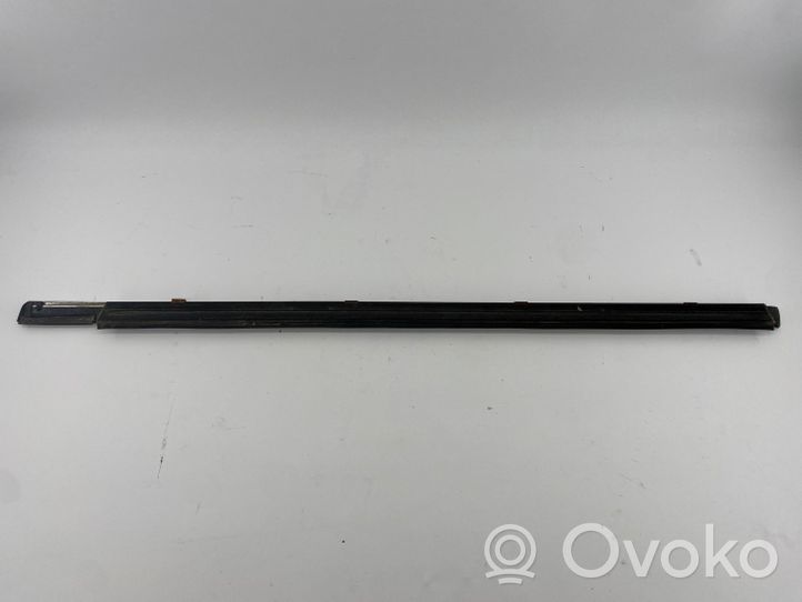 Mercedes-Benz C W203 Moulure de porte avant A2036903680