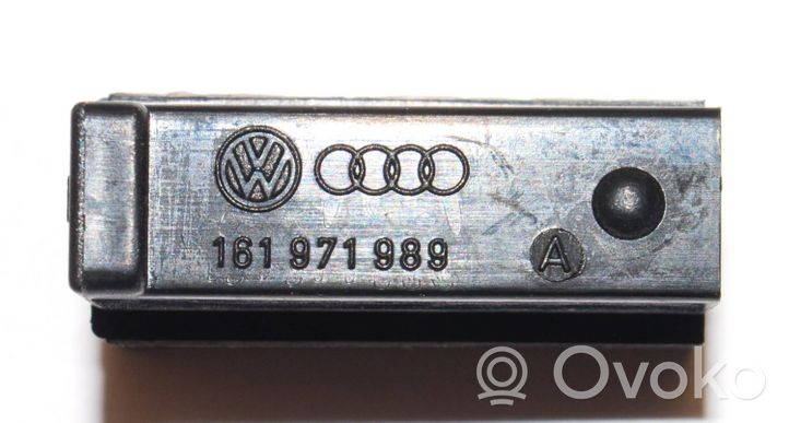 Volkswagen PASSAT B3 Pompa lavavetri parabrezza/vetro frontale 161971989