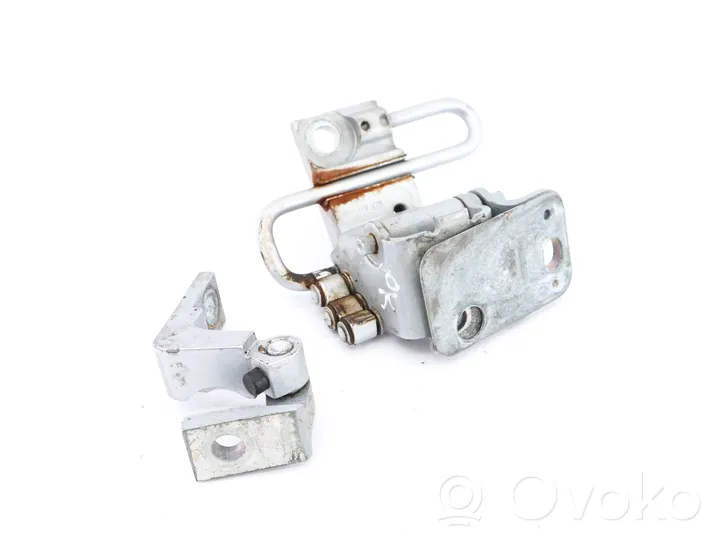 Audi A6 S6 C6 4F Cerniera inferiore della portiera anteriore 8E0831411E