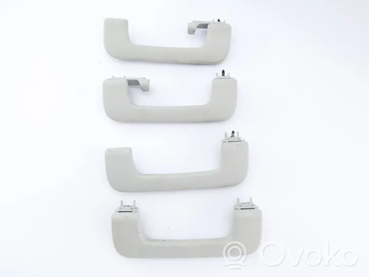 Audi A6 S6 C6 4F Un set di maniglie per il soffitto 8P0857607M