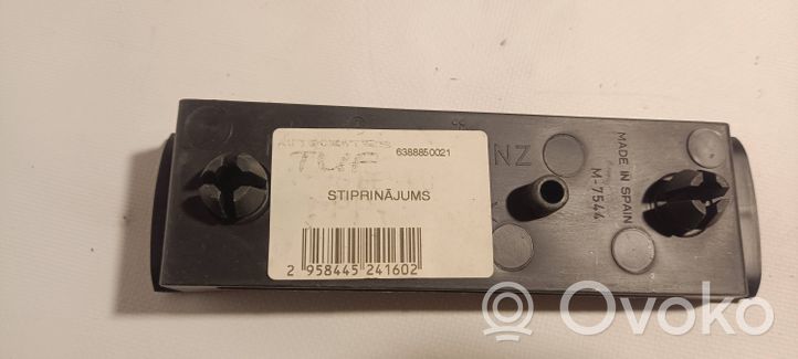 Mercedes-Benz Vito Viano W638 Staffa di rinforzo montaggio del paraurti anteriore A6388850021