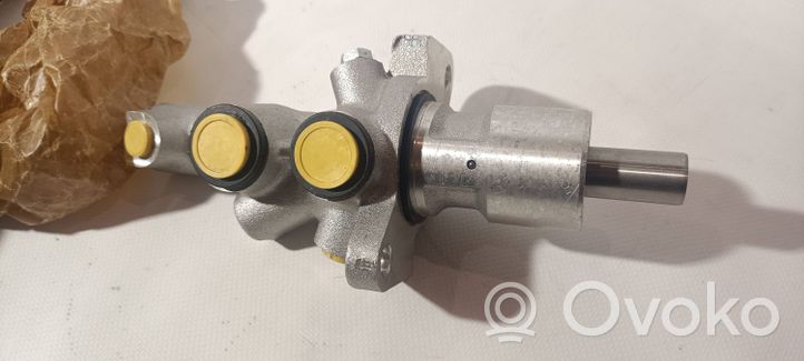 Mercedes-Benz 190 W201 Główny cylinder hamulca A0054305901