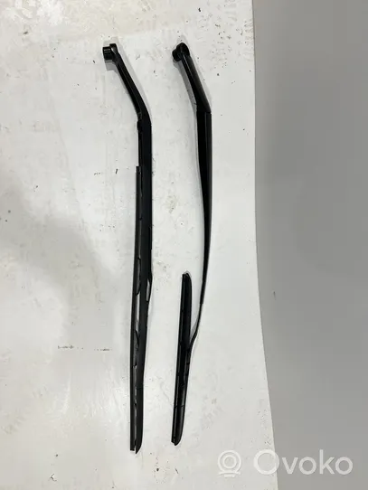 KIA Niro Front wiper blade arm 