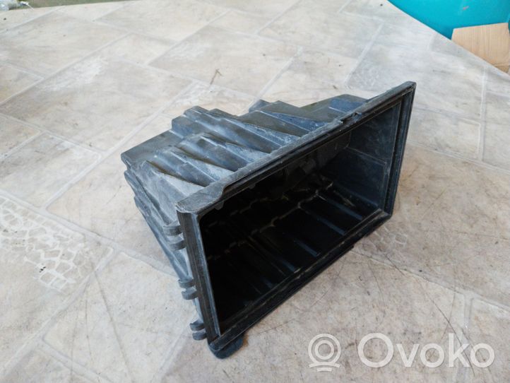 Volkswagen Transporter - Caravelle T5 Air filter box cover 7H0129601P