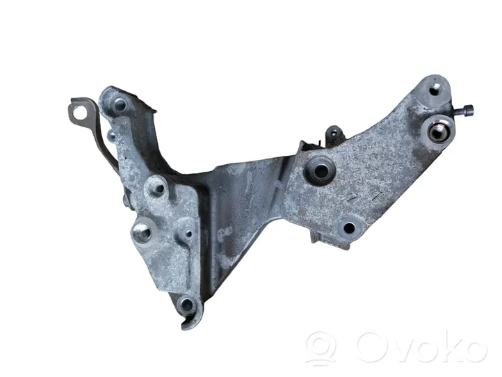 Volkswagen PASSAT B8 Engine mounting bracket 04E199275E