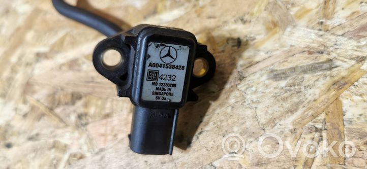 Mercedes-Benz E W211 Turboahtimen ilmanpaineanturi A0041538428