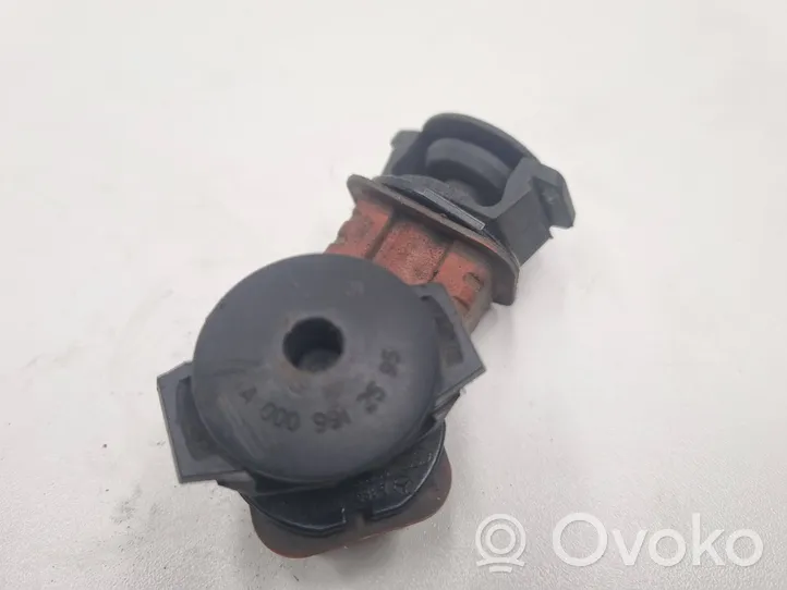 Mercedes-Benz E W211 Staffa di montaggio del radiatore 0009912595