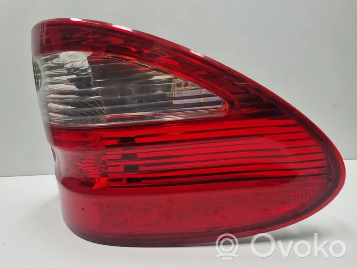 Mercedes-Benz E W211 Luci posteriori A2118201664