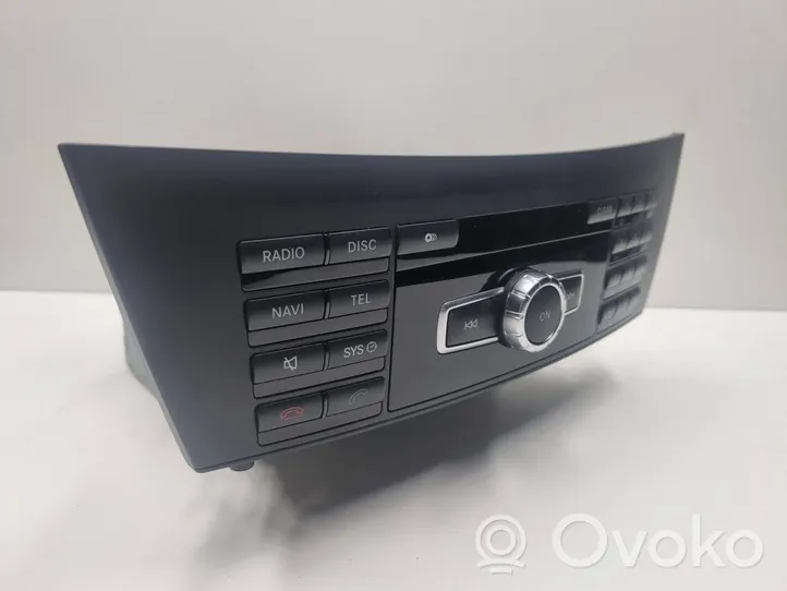 Mercedes-Benz C W204 Radio/CD/DVD/GPS-pääyksikkö A2049003311