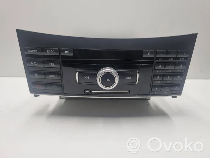 Mercedes-Benz E W212 Unité principale radio / CD / DVD / GPS A2129068800