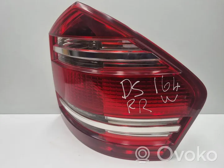 Mercedes-Benz GL X164 Rear/tail lights A1648200564