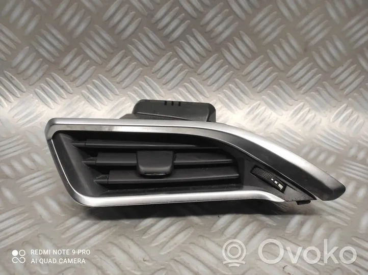 Peugeot 2008 II Dash center air vent grill 