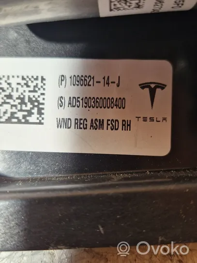 Tesla Model 3 Elektryczny podnośnik szyby drzwi bocznych / przesuwnych 109662114J