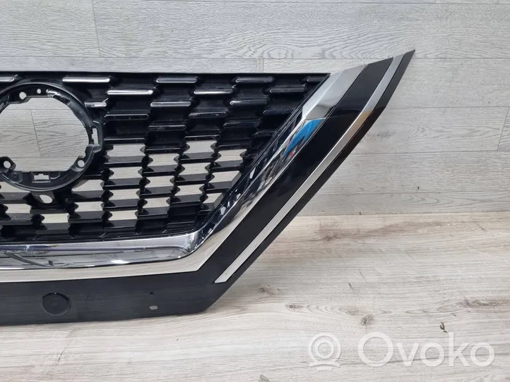 Nissan Qashqai J12 Atrapa chłodnicy / Grill 623106UA