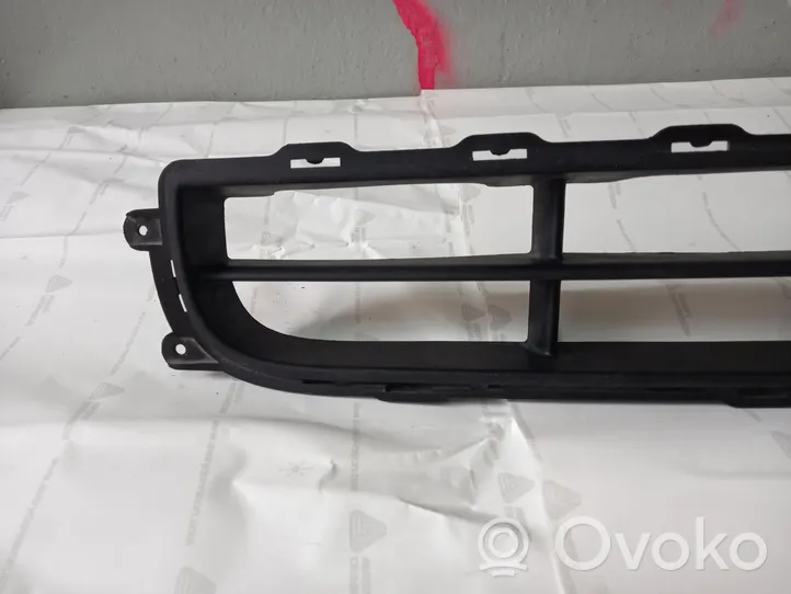 KIA Carens III Grille inférieure de pare-chocs avant 86561-1D050