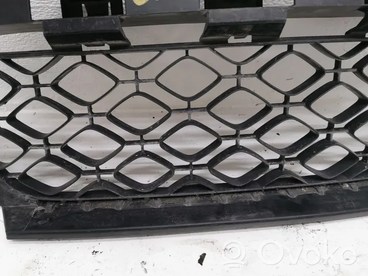 Renault Megane III Grille inférieure de pare-chocs avant 