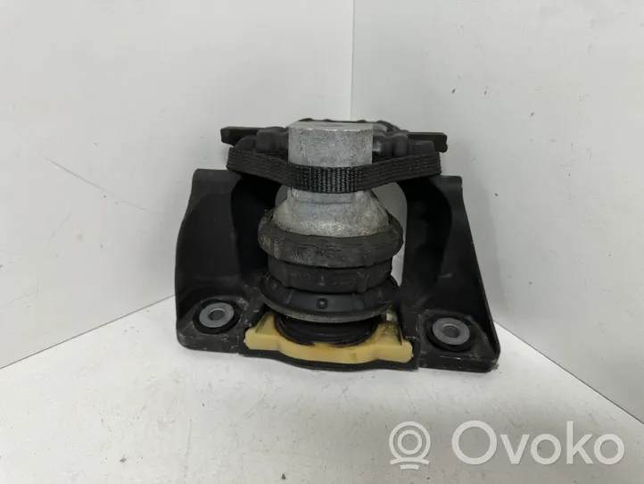 Volvo XC90 Engine mount bracket 31330588