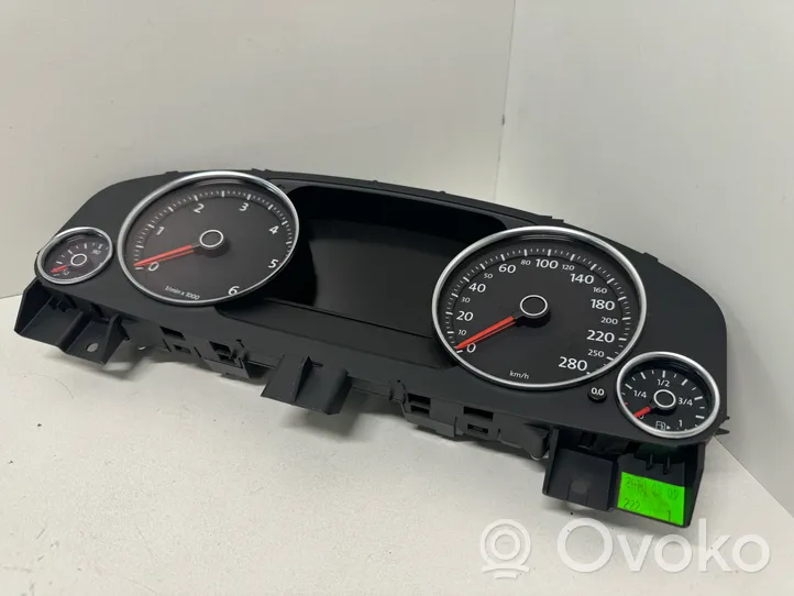 Volkswagen Touareg II Compteur de vitesse tableau de bord 7P6920880D