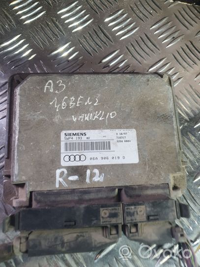 Audi A3 S3 8L Moottorin ohjainlaite/moduuli 06A906019D