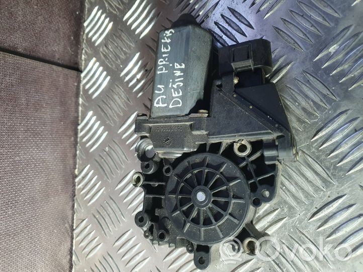 Audi A4 S4 B5 8D Moteur de lève-vitre de porte avant 0536001401