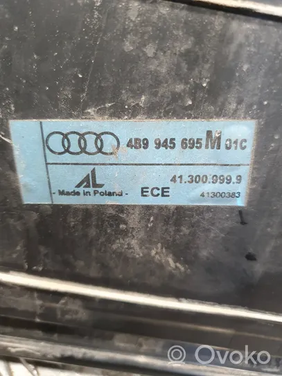 Audi A6 S6 C5 4B Listwa oświetlenie tylnej tablicy rejestracyjnej 4B9945695M