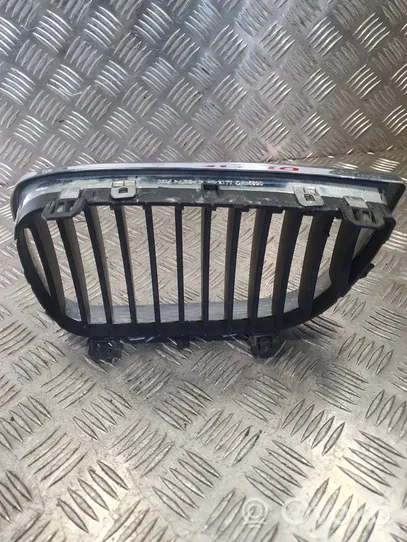 BMW 1 E81 E87 Grille calandre supérieure de pare-chocs avant PD2177