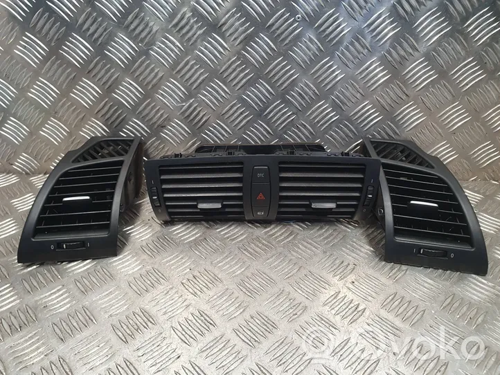 BMW 1 E81 E87 Dash center air vent grill 7059189