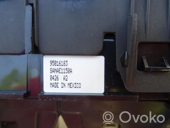 Opel Mokka Dysze / Kratki środkowego nawiewu deski rozdzielczej 95016183