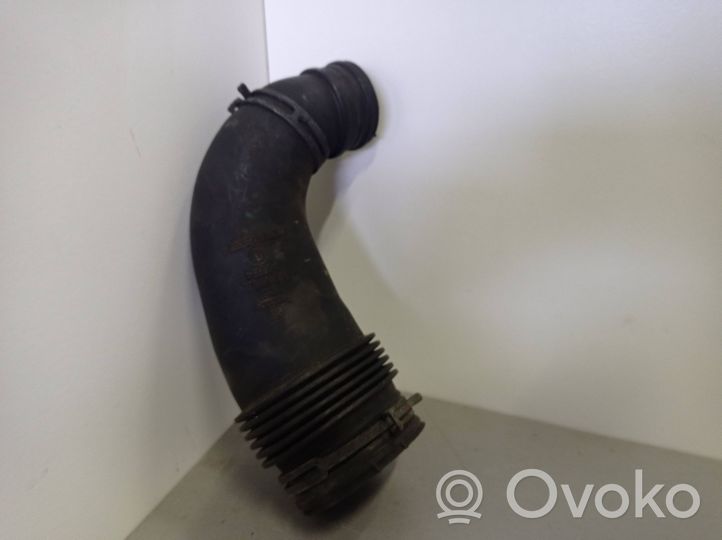 Volkswagen Touareg I Turbo air intake inlet pipe/hose 7L6128628B