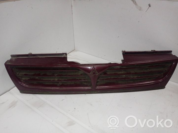 Mitsubishi Space Wagon Grille calandre supérieure de pare-chocs avant 