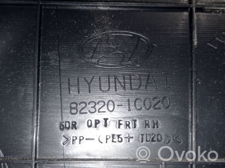 Hyundai Getz Rivestimento del pannello della portiera anteriore 823201C020