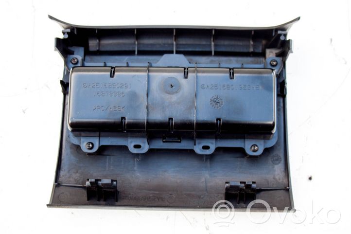 Mercedes-Benz R W251 Hansikaslokeron keskikonsoli A2516830291