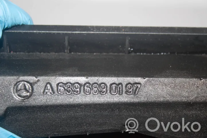 Mercedes-Benz Vito Viano W639 Muut kojelaudan osat A6396890197