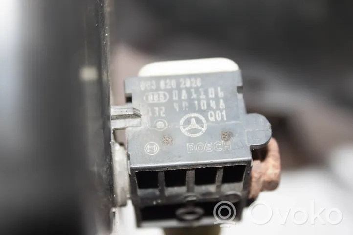 Mercedes-Benz R W251 Boczny panel mocowania chłodnicy A2515840526
