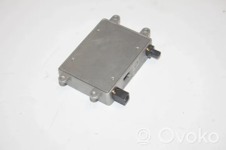 Mercedes-Benz R W251 Amplificateur d'antenne 2118200885