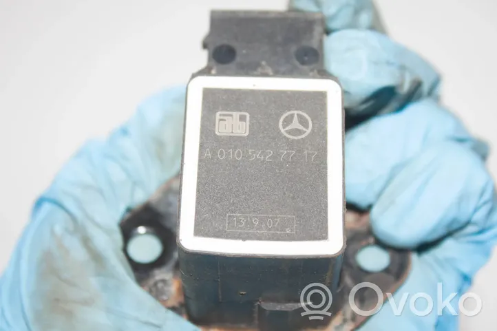 Mercedes-Benz R W251 Etuilmajousituksen korkeudensäätöanturi (käytetyt) A0105427717