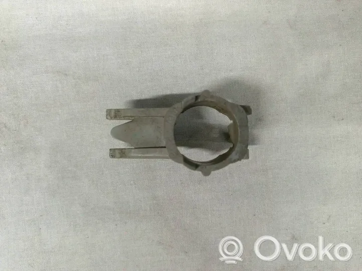 Mercedes-Benz E W211 Soporte del sensor de aparcamiento trasero (PDC) A2118850167