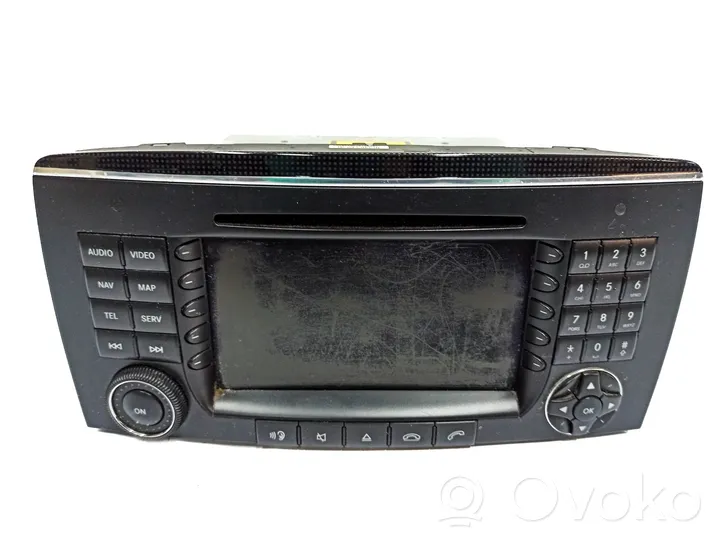 Mercedes-Benz R W251 Unidad delantera de radio/CD/DVD/GPS A1648703389