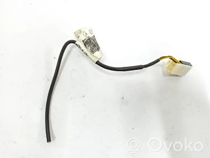 Mercedes-Benz R W251 AUX-pistokeliitin A2515408409