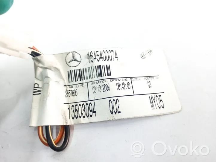 Mercedes-Benz R W251 AUX-pistokeliitin 2205454028