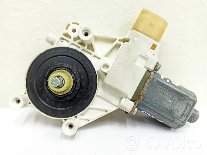 BMW 3 E92 E93 Moteur de lève-vitre de porte avant 0130822403