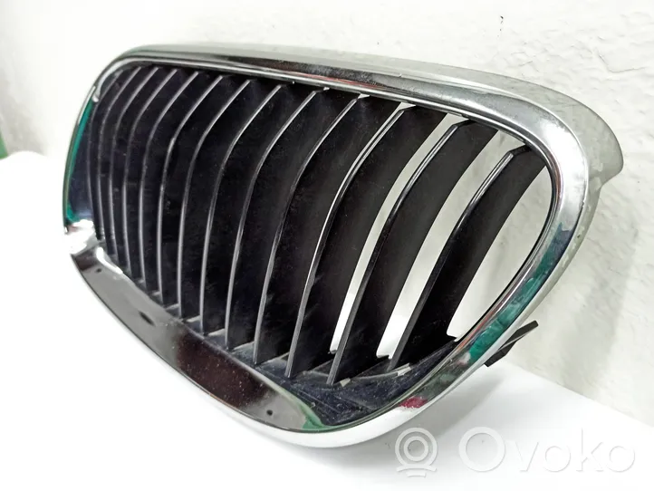 BMW 3 E92 E93 Front bumper upper radiator grill 22405910