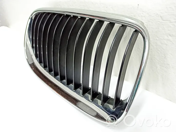 BMW 3 E92 E93 Maskownica / Grill / Atrapa górna chłodnicy 22405910