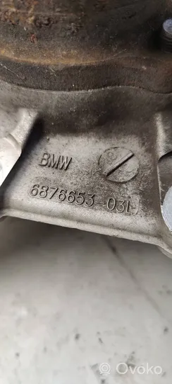 BMW X5 G05 Moyeu de roulement d’arrière 6876653