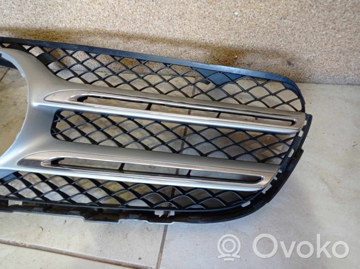 Mercedes-Benz GLC AMG Grille calandre supérieure de pare-chocs avant A2538806700