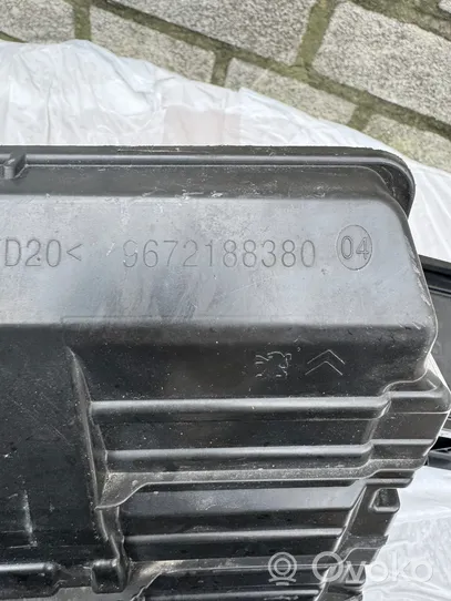 Peugeot 508 RXH Couvercle de boîte à fusibles 9672188380
